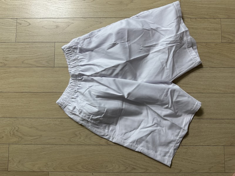 흰색 면반바지